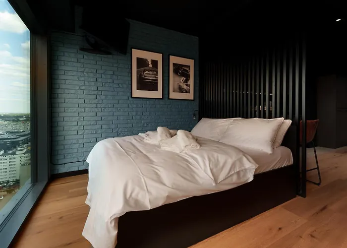 Sky Zabrska15 21st Floor Or 10th Floor Parking Self Check-in